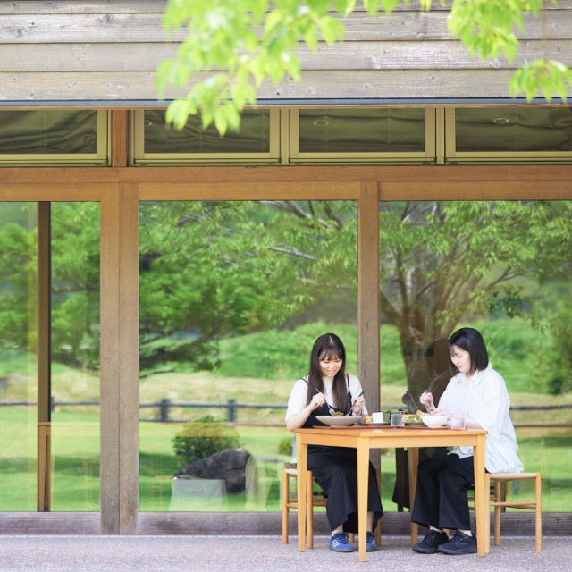 秋風が心地よい季節はテラス席もおすすめです